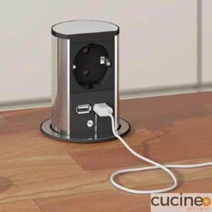 Enchufe escamoteable con dos usb.