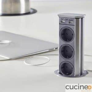 Enchufe escamoteable inox.