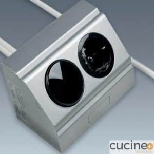 Enchufe para rincón acabado aluminio más interruptor