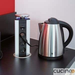 Enchufe escamoteable con led