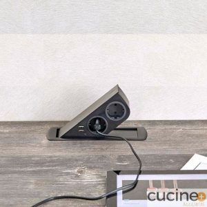 Cucine Oggi Degrees Energy Box, apertura de 40º 2 enchufes, 2 USB, push, Schuko, acabado inox,negro mate, enchufe