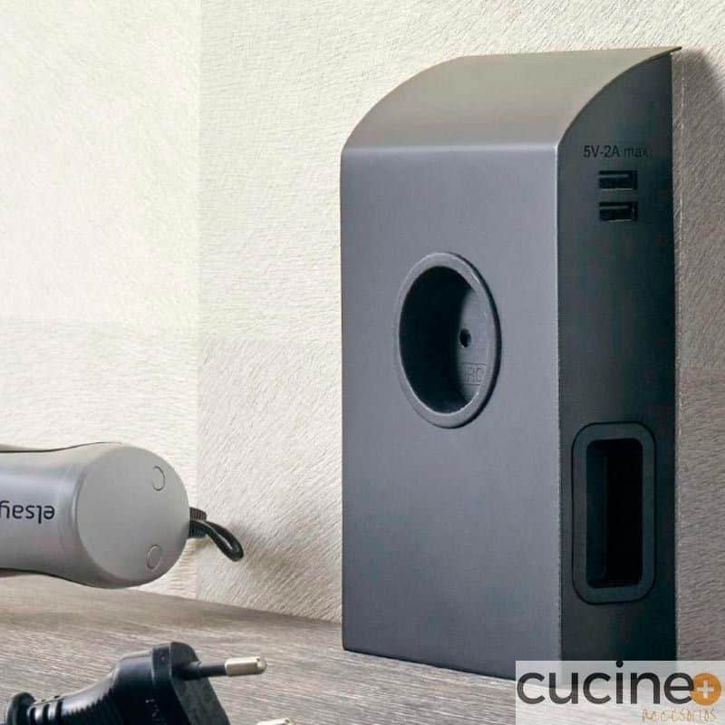 Enchufe de superficie Box Compact en inox y negro usb