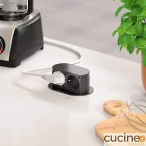Enchufe Reduction de encastre en color acero inox y negro mate