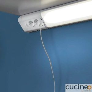 Regleta de LED de superficie con 2 enchufes, 2 USB y luz LD 8115 AS
